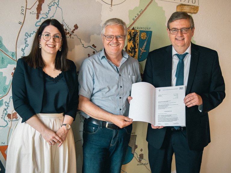 ALE Niederbayern übergibt Zuwendungsbescheid